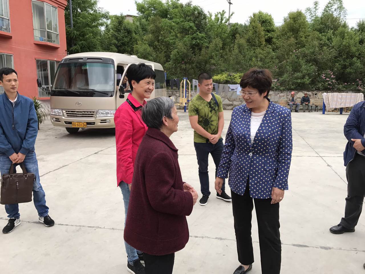 罗宁厅长调研清镇市中心敬老院